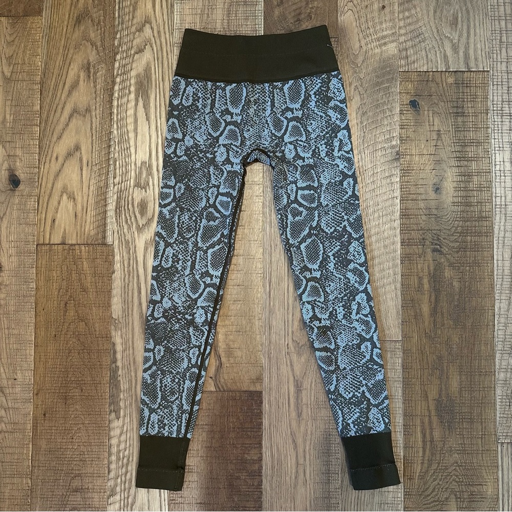 NUX Women’s Snakeskin Seamless Compression Leggings in Evergreen NWOT Size XS